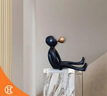 Dekorasi Pajangan Figurative Art Sculpture 1