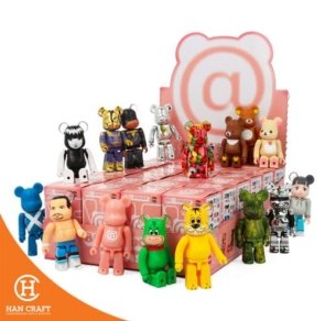 Koleksi Figur Mini Bearbrick Random
