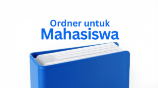 Mahasiswa menggunakan ordner warna-warni untuk mengorganisir catatan kuliah per mata kuliah dengan sistem color coding