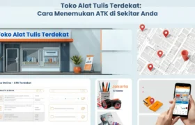 Pelanggan berbelanja di toko alat tulis terdekat dengan berbagai pilihan ATK lengkap